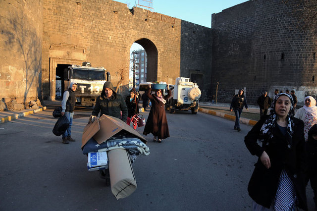 Diyarbakır Sur'da terörden kaçış