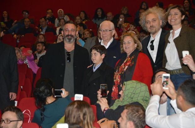 Cem Yılmaz yeni filmini Konyalılarla izledi