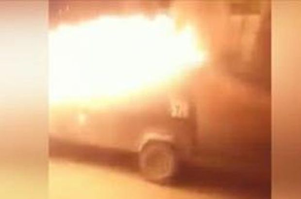 Küçükçekmece'de zırhlı polis aracına molotoflu saldırı
