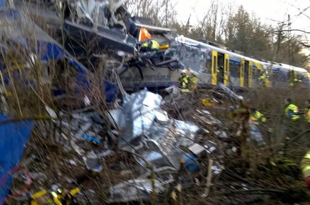 Almanya'da tren kazası! Ölenler var