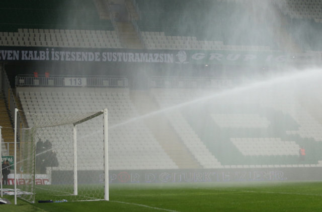 Bursaspor-Fenerbahçe maçının devre arasında sulama krizi