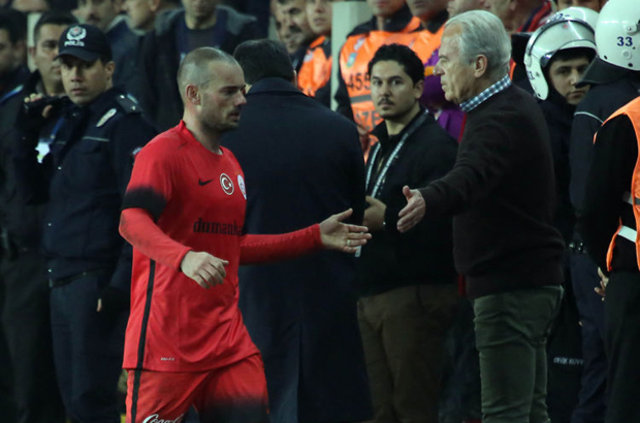 Sosyal medyadan Sneijder tepkileri