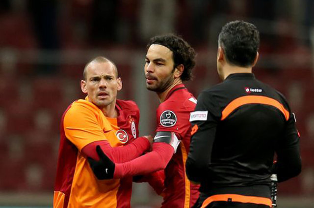 Sneijder ayrılıyor mu?