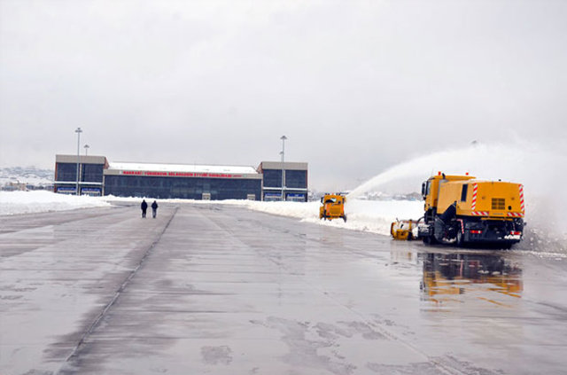 Selahaddin Eyyubi Havalimanı kapalı, pisti açık
