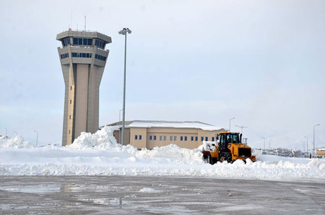 Selahaddin Eyyubi Havalimanı kapalı, pisti açık