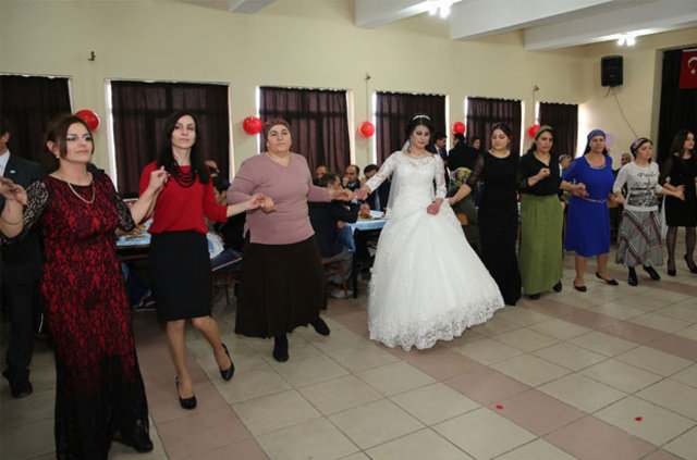 Ahıska Türkleri Erzincan'da ilk düğünlerini yaptı