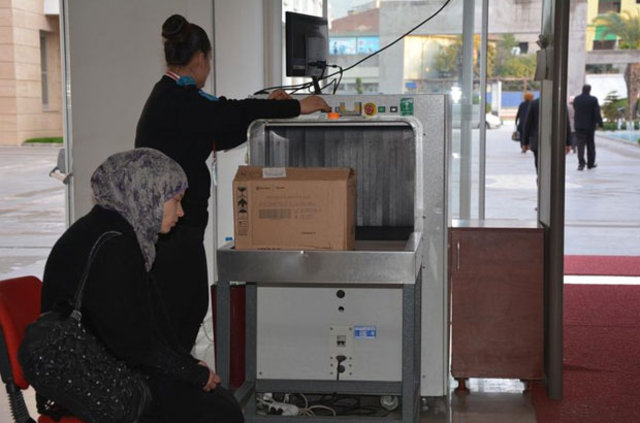 Osmaniye'de X-Ray cihazından geçirilen kutudan bebek cesedi çıktı