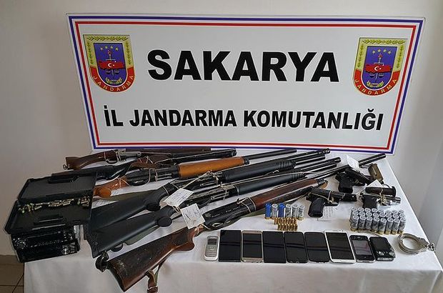 Sakarya'da silah operasyonunda antika silahlar ele geçirildi