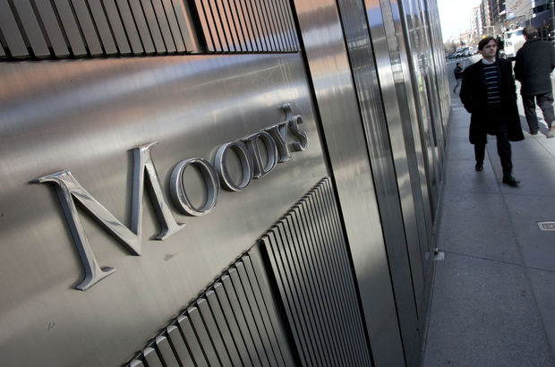 Moody's Çin'in notunu düşürdü