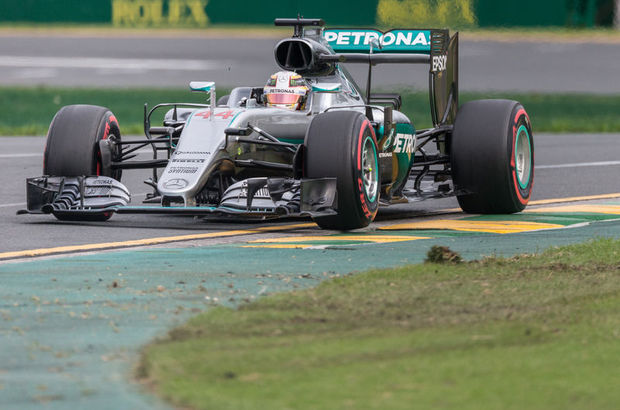 Avustralya'da pole pozisyonu Lewis Hamilton'ın!