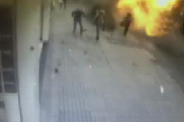 İstanbul'da patlama anı! İstiklal Caddesi'ndeki ilk görüntüler (VİDEO)