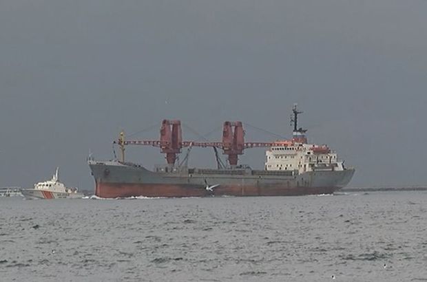 Rus savaş kargo gemisi İstanbul Boğazı'ndan geçti