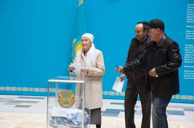 Kazakistan'da oy verme işlemi başladı