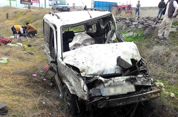Kayseri'de düğünden dönerken kaza yaptılar: 2 ölü