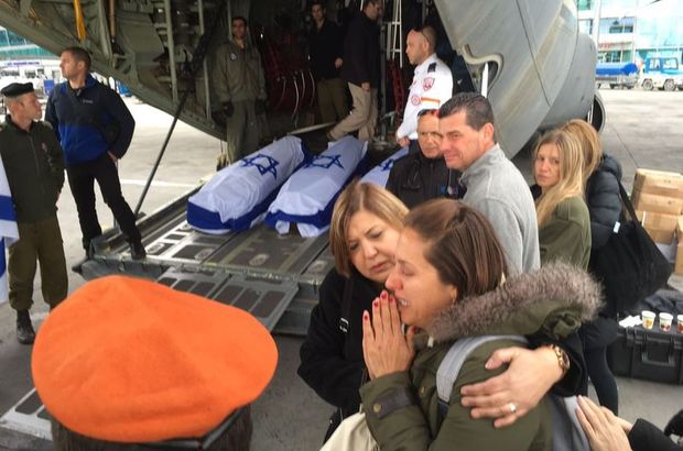Canlı bomba kurbanı İsrailliler'in cenazeleri ülkelerine götürülüyor