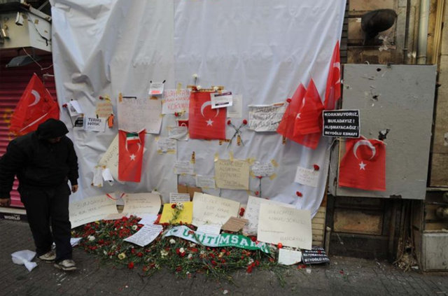 Taksim'deki patlama yerinde küçük kızdan, duygulandıran mektup