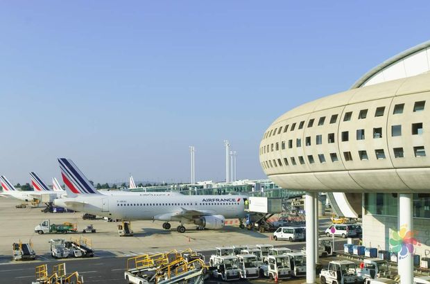 Fransa'da havacılık grevi uçuşları iptal ettirdi
