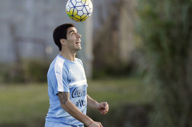 Luis Suarez, Uruguay milli takımına geri dönüyor