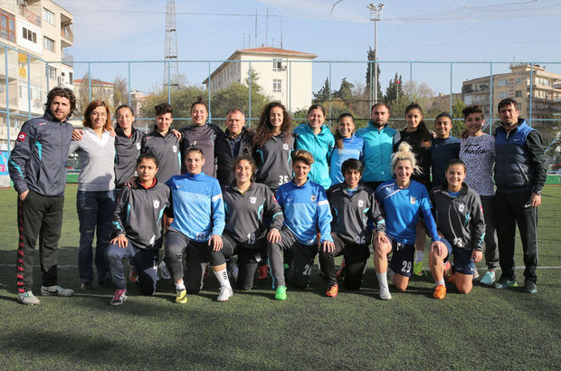İzmir'de futbol kadınlardan sorulur