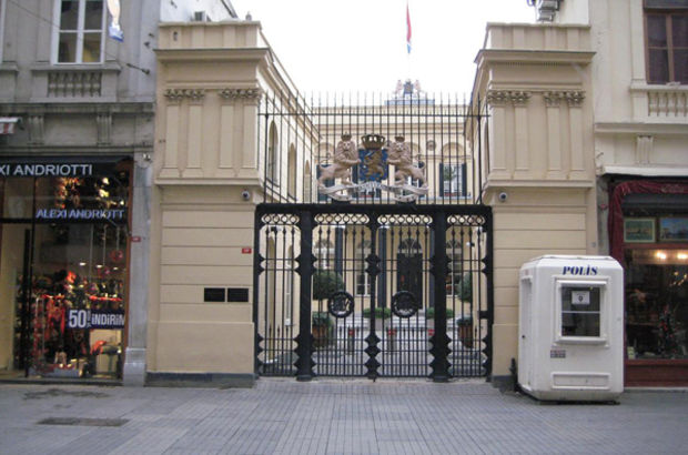Hollanda'nın İstanbul başkonsolosluğu kapatıldı