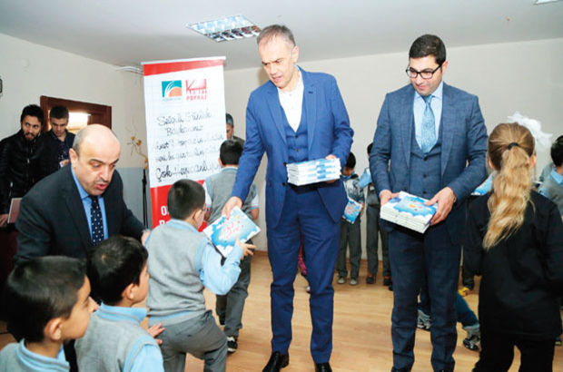 Çekmeköy'de öğrencilere 'Okul Günlüğü' dağıtıldı