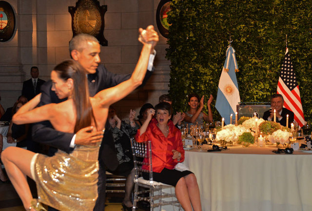 ABD başkanı Barack Obama tango dansındaki yeteneğini sergiledi