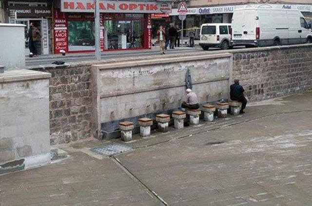 Kayseri'de şüpheli çantaya aldırmadan camide abdest aldılar