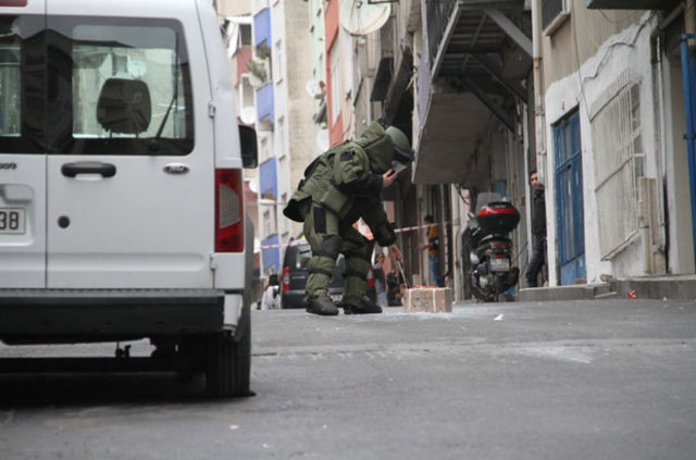 Okmeydanı'nda sahipsiz koli alarma polisi harekete geçirdi