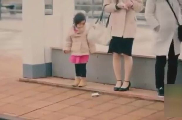 Japonya'da yere düşen cüzdana çocukların tepkisi