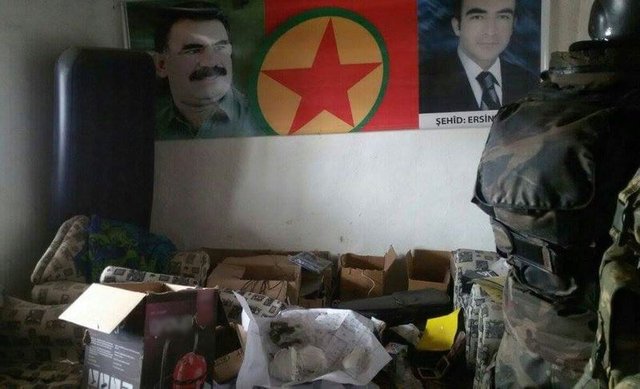 Hakkari'de PKK'lıların evinden çıkanlar şok etti