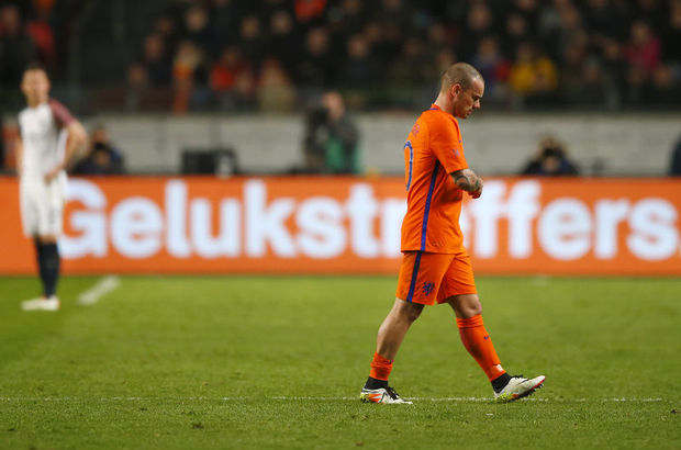 Hollanda-Fransa maçında sakatlanan Wesley Sneijder'in MR sonucu belli oldu. Galatasaray'ın yıldızı 3 hafta sahalardan uzak kalacak