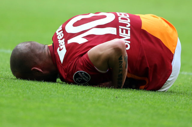 Wesley Sneijder'den Galatasaray yönetimine derbi mesajı