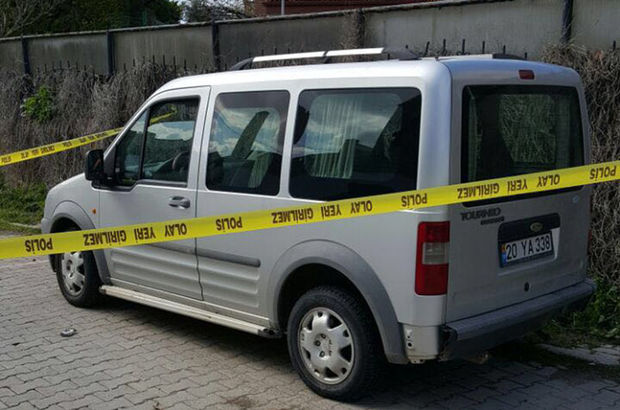 izmir'de hafif ticari araçta iki kişinin cesedi bulundu