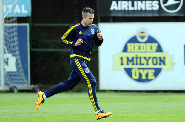Fenerbahçe'de Robin Van Persie takımla çalıştı