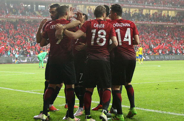 Devler Avusturya - Türkiye maçını takip edecek