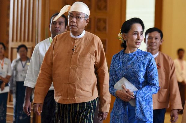 Myanmar'da 54 yıl sonra seçilen ilk sivil başkan Htin Kyaw yemin etti