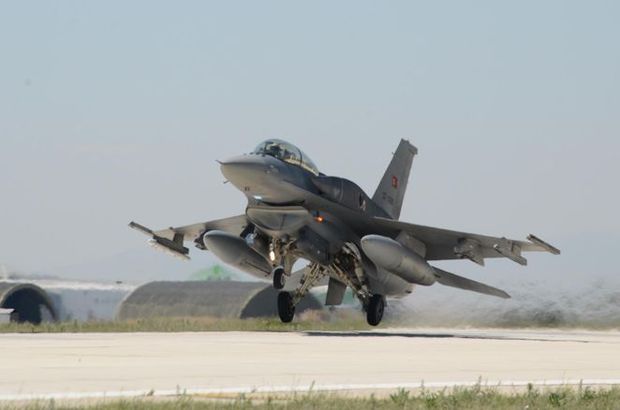 Afganistan Bagram'da NATO savaş uçağı düştü