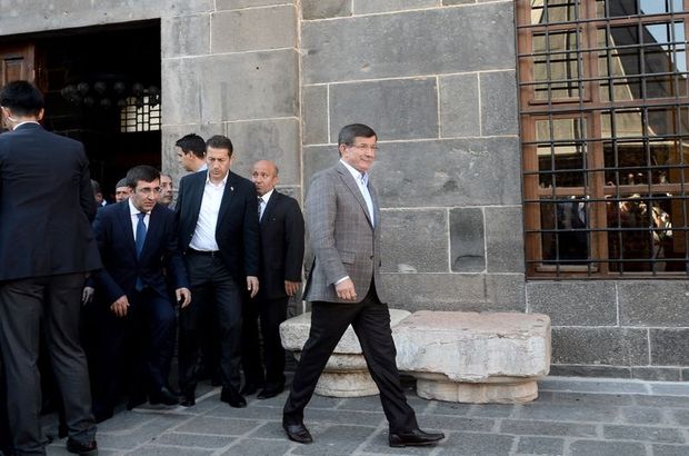 Davutoğlu cuma günü Sur'a gidiyor