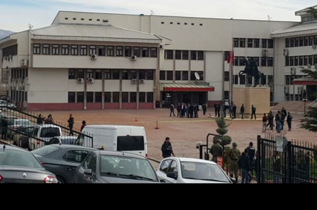 SON DAKİKA: Tunceli'de polise bomba atıp ateş açan terörist öldürüldü