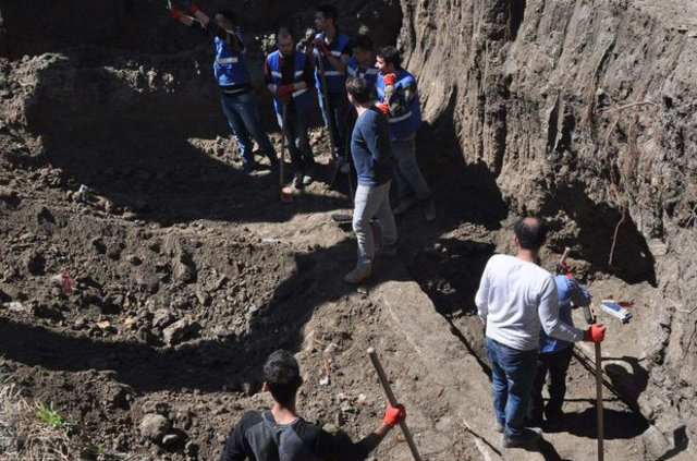 Kütahya'da kaçak kazıda mezar odası bulundu