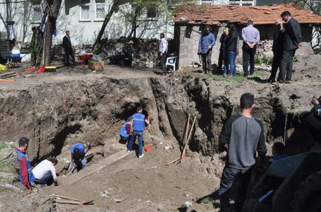 Kütahya'da kaçak kazıda mezar odası bulundu