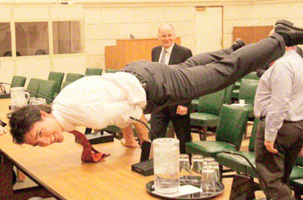 Kanada Başbakanı Justin Trudeau yoga yaptı
