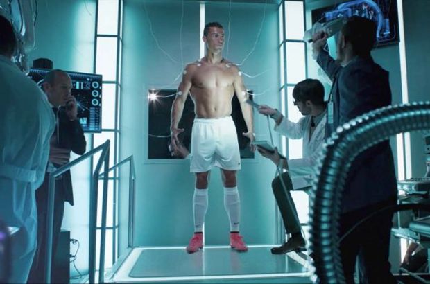 Türk Telekom internette hızını Ronaldo'yla artıracak
