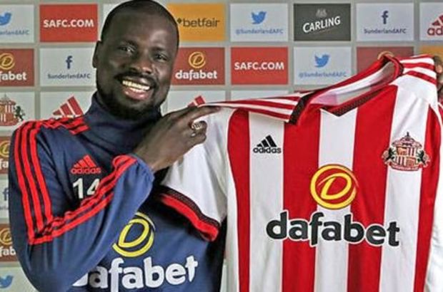 Sunderland, Emmanuel Eboue'nin sözleşmesini feshetti