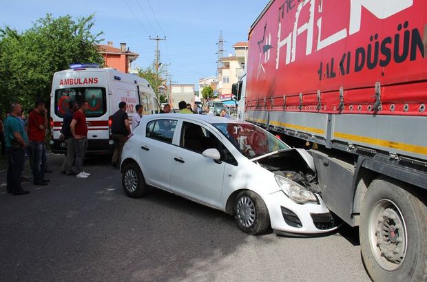 Zonguldak'ta otomobil TIR'ın altına girdi: 2 yaralı