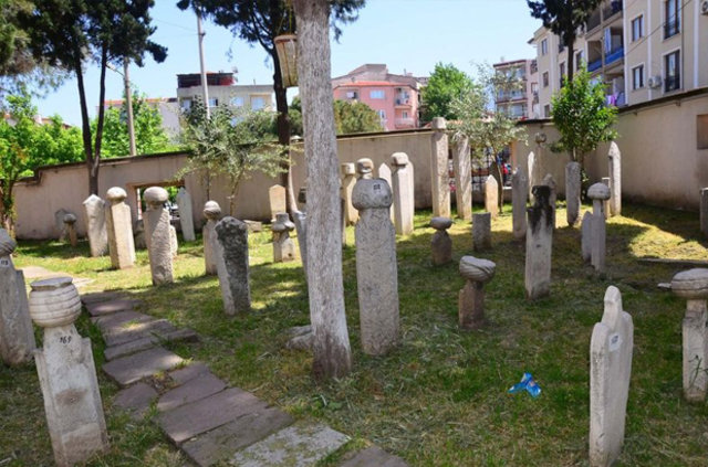 Osmanlı Mezarlığı'nda definecilere karşı alarmlı, kameralı önlem
