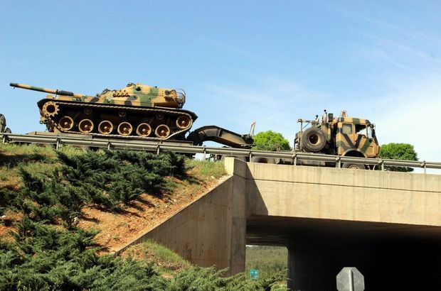 Gaziantep 5. Zırhlı Tugayından sınıra tank sevkiyatı