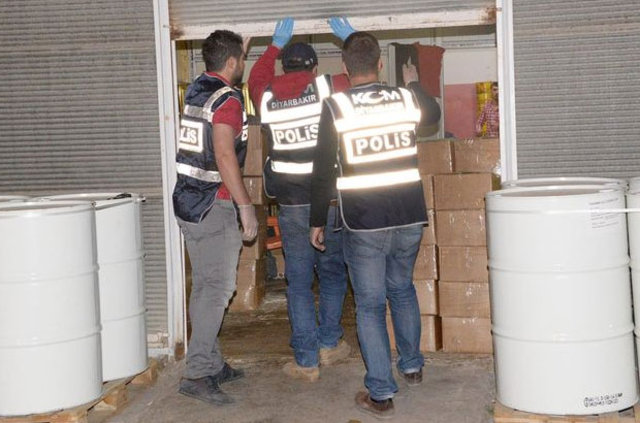 Diyarbakır'da 7 ton kaçak nargile tütünü ele geçirildi