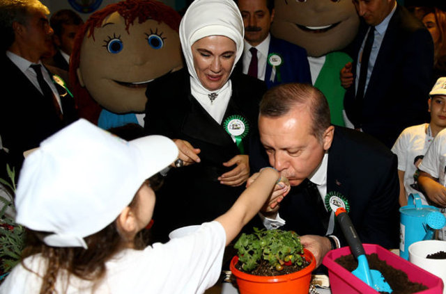 Erdoğan ailesi çocuklarla