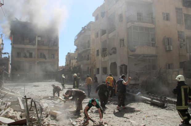 Rus jetleri Halep'te yerleşim merkezlerini vuruyor